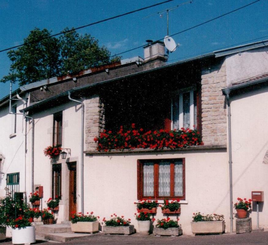 Maison De Vacances Blondefontaine Esterno foto